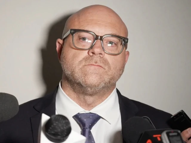 Edmonton Oilers GM Stan Bowman outlines decision to sign Roslovic