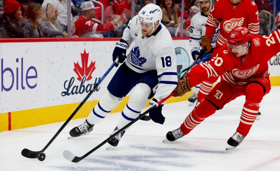 Maple Leafs’ Steven Lorentz leaves game against Red Wings with upper-body injury