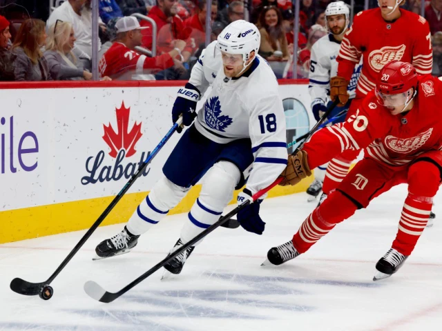 Maple Leafs’ Steven Lorentz leaves game against Red Wings with upper-body injury