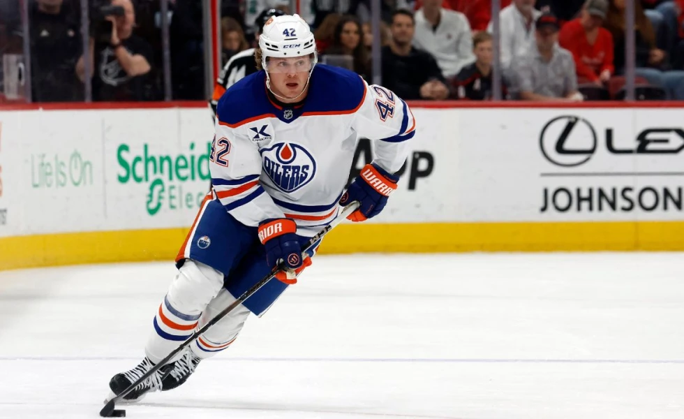 Oilers’ Kasperi Kapanen exits vs. Red Wings with injury
