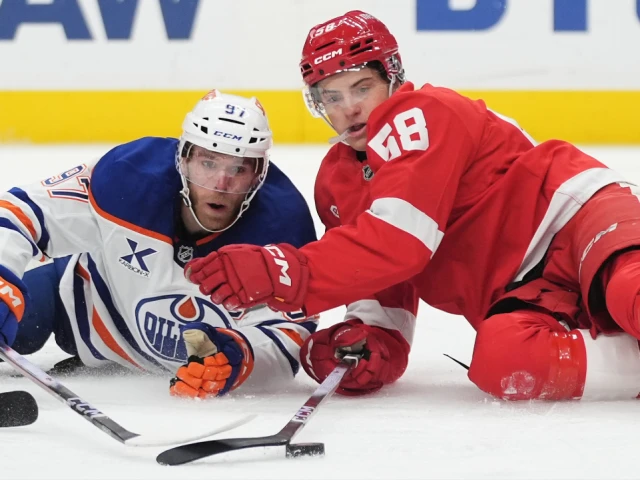 Oilers lose third straight to surging Red Wings