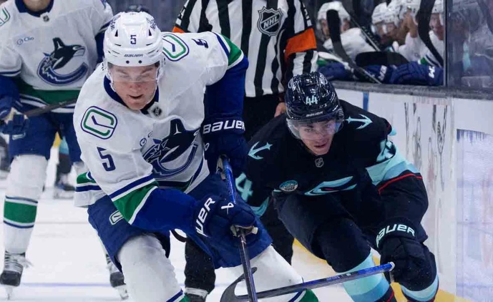 Canucks recall Tom Willander, Nils Aman from AHL