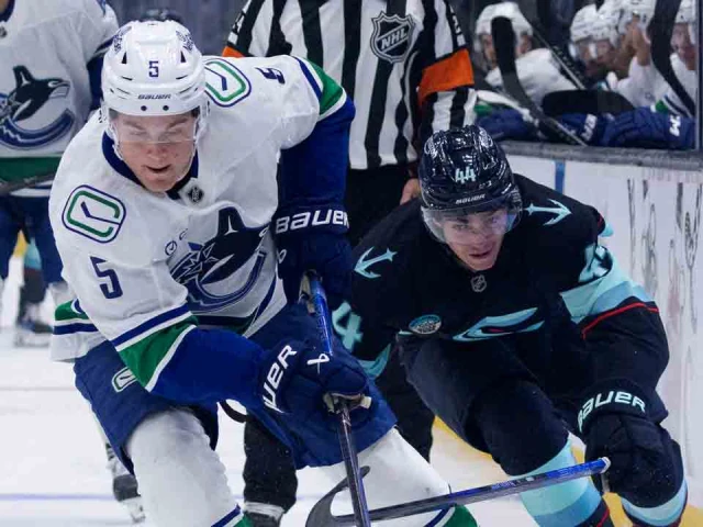 Canucks recall Tom Willander, Nils Aman from AHL