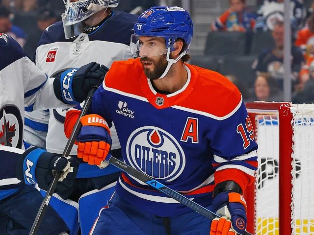 Adam Henrique will be first player to suit up for 1,000th NHL game with Oilers