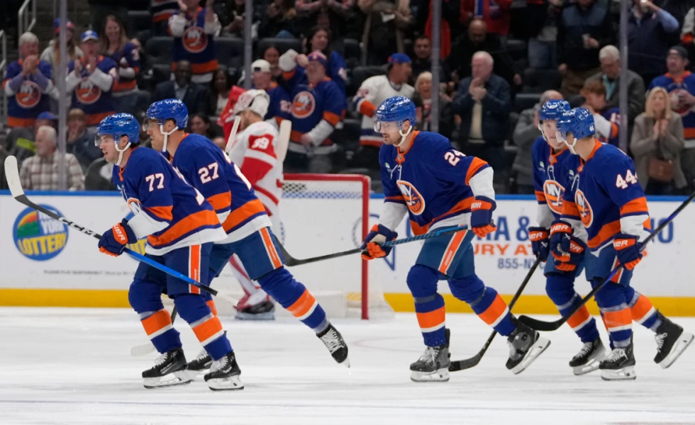 NHL Roundup: Islanders demolish Red Wings
