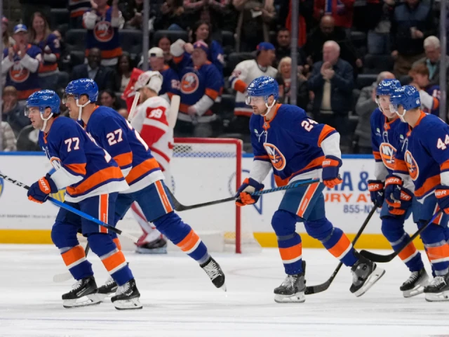 NHL Roundup: Islanders demolish Red Wings