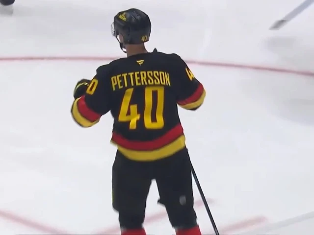 Canucks fans chant on Pettersson after power play blast vs. Oilers