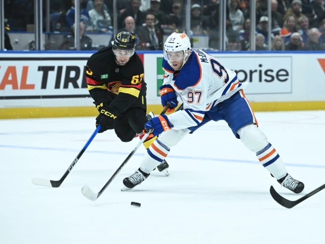 The Day After 10.0: Knoblauch finds, sticks with line combinations as Oilers lose to Canucks