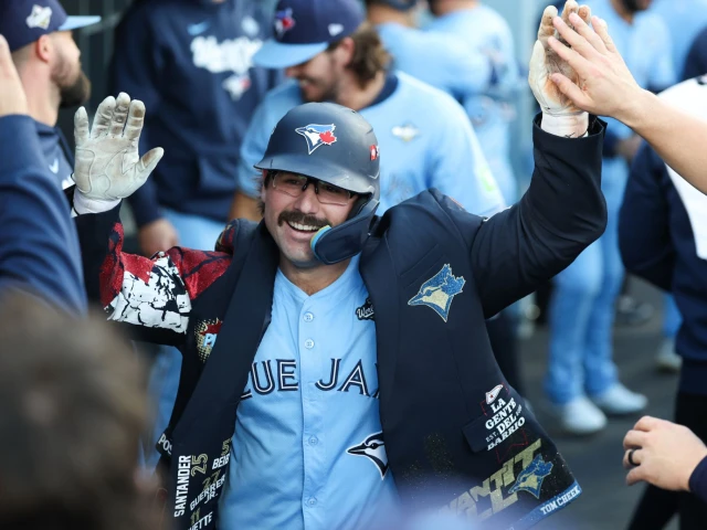 Toronto Blue Jays' Davis Schneider hilariously roasts dad after massive World Series home run