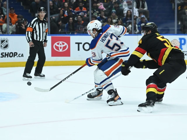 How have Howard, Tomášek, and Savoie performed for the Oilers in the first month of 2025–26?