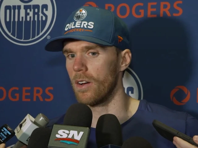 McDavid admits to watching Blue Jays on bench during Edmonton Oilers game