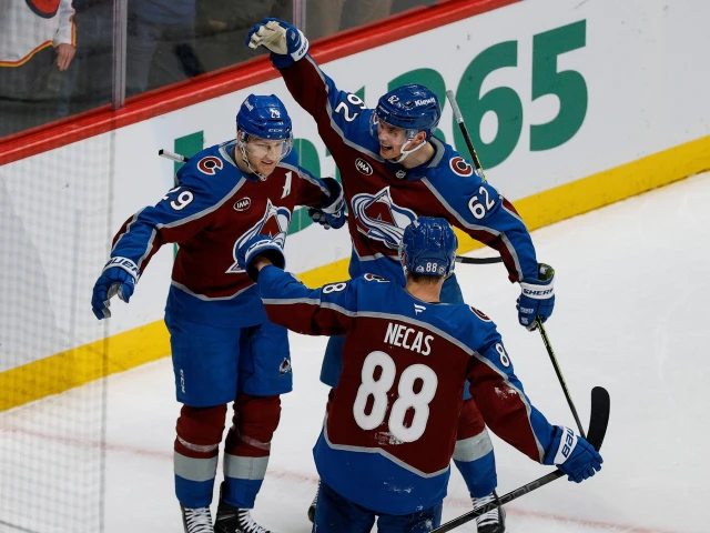 Sunday Scramble: Nečas collects the bag, Zegras gets his mojo back, and Dobeš is stealing the crease