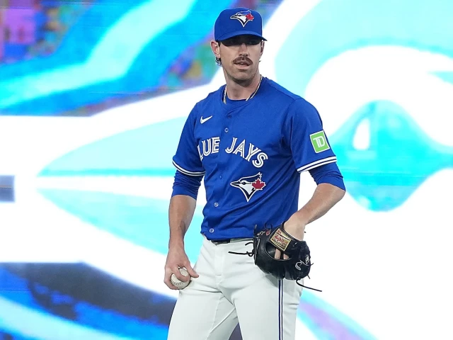 Shane Bieber has decided to stick with Toronto Blue Jays in 2026