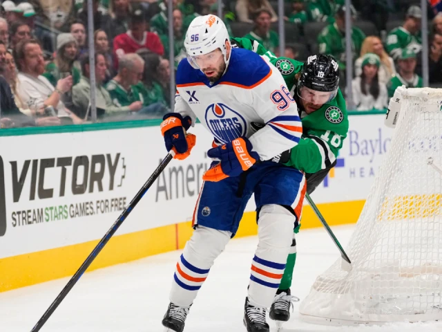 Oilers blow two-goal lead in shootout loss to Stars