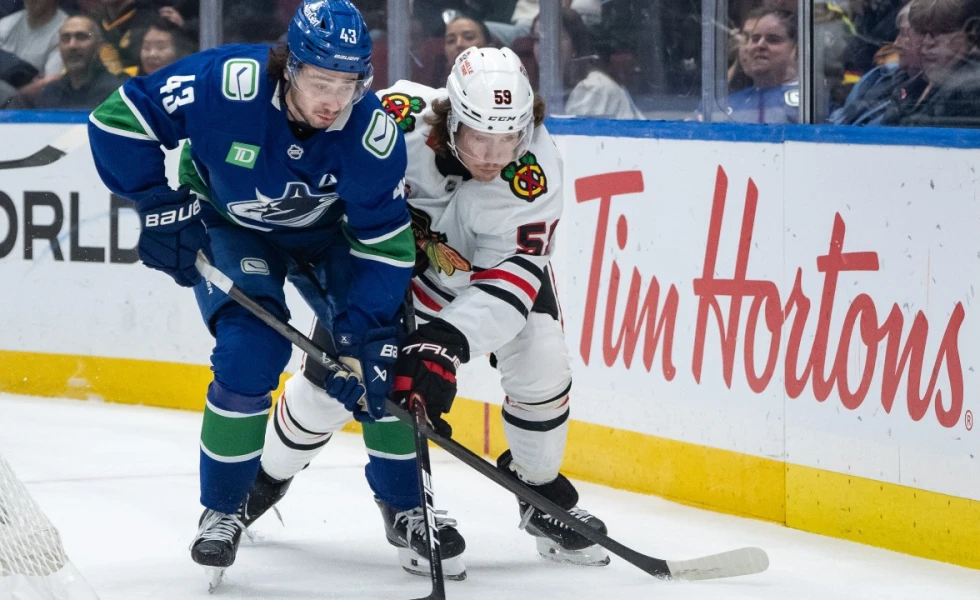 Bertuzzi’s hat trick lifts Blackhawks over Canucks 