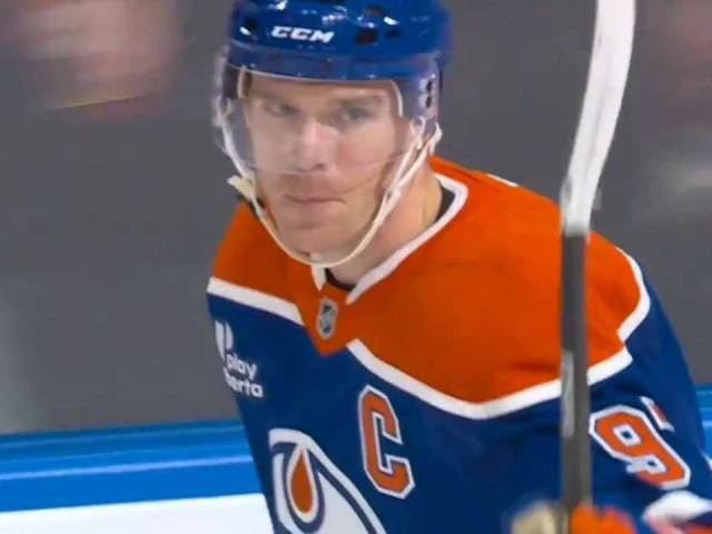 McDavid notches second highlight reel goal with spectacular finish