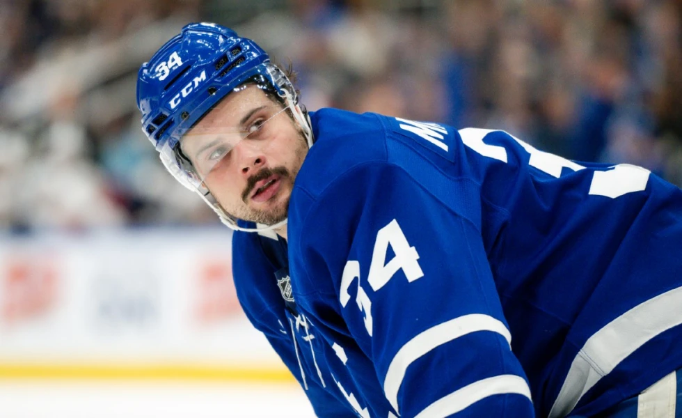 Maple Leafs captain Auston Matthews exits vs. Bruins with injury