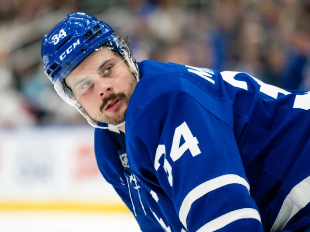 Maple Leafs captain Auston Matthews exits vs. Bruins with injury