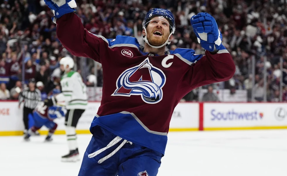 Avalanche’s Gabriel Landeskog scores first goal in over three years