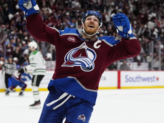 Avalanche’s Gabriel Landeskog scores first goal in over three years