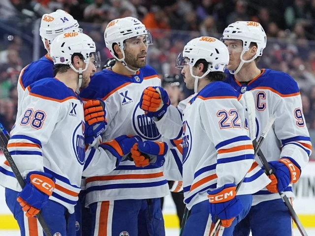 Oilers’ Bouchard blasts one from the point to open the scoring vs. Flyers