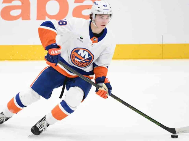 Islanders’ Schaefer becomes youngest player to score OT goal in regular season