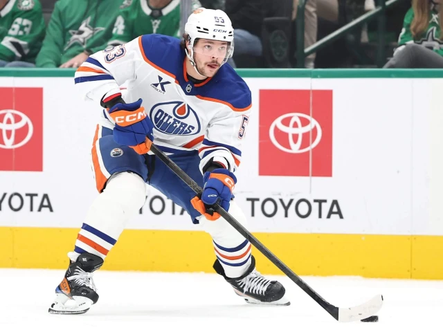What does Edmonton Oilers prospect Ike Howard need to achieve in the AHL?