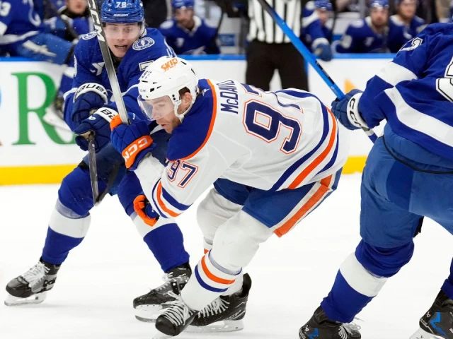 Oilers blow late lead, fall to Lightning in OT