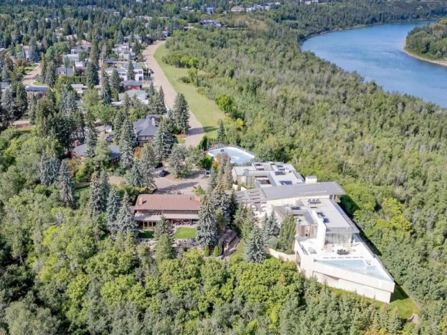 You can be Edmonton Oilers owner Daryl Katz’s neighbour for $4.25M