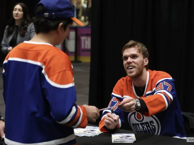 From the Audience: Memorable times at the Edmonton Oilers autograph session