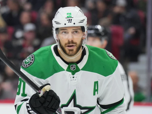 Stars' Seguin helped off ice after awkward collision