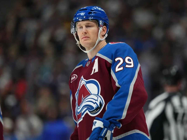 Avalanche’s Nathan MacKinnon has fans going bonkers after 22nd goal vs. Canucks