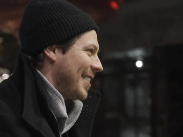 Oilers’ Jarry and Stastney arrive at team hotel after being traded