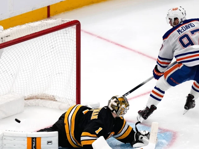 Oilers’ McDavid races in and slides home shorthanded, breakaway tally