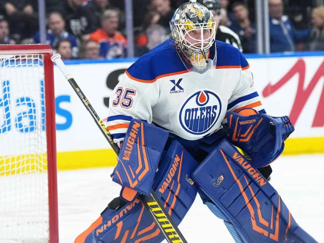 Oilers goalie Tristan Jarry replaced by Calvin Pickard in net after injury