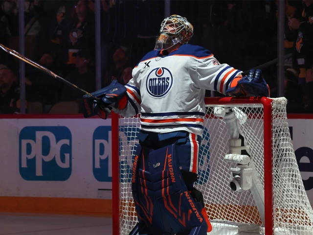 Oilers’ goaltender Tristan Jarry gets murky injury update after leaving Bruins game