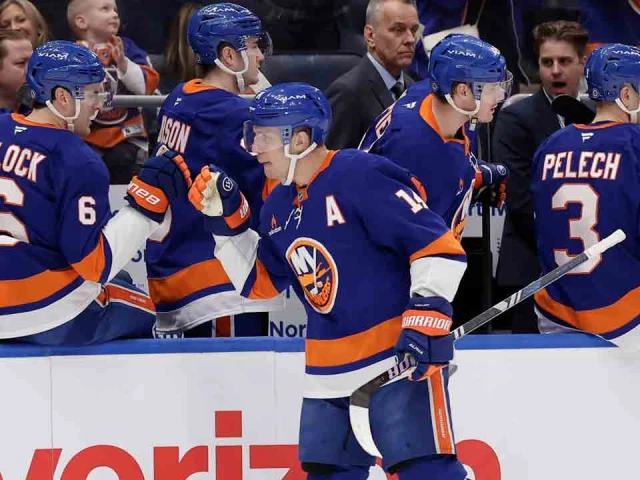Horvat lifts Islanders to shootout victory over slumping Blackhawks
