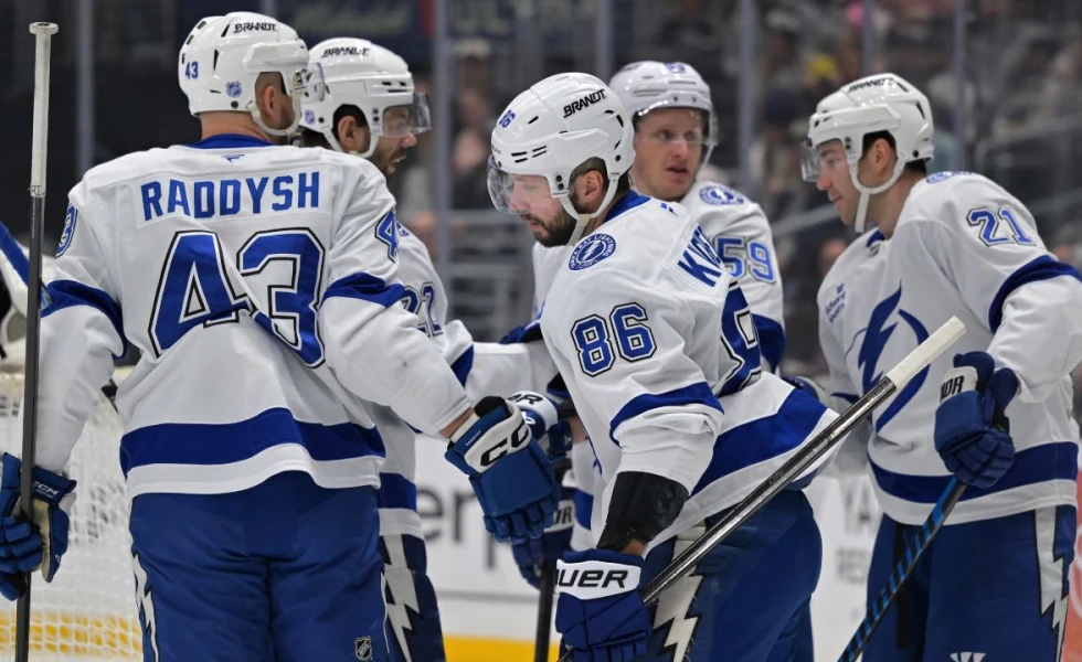 Lightning complete third-period comeback for sixth straight win, beating Kings