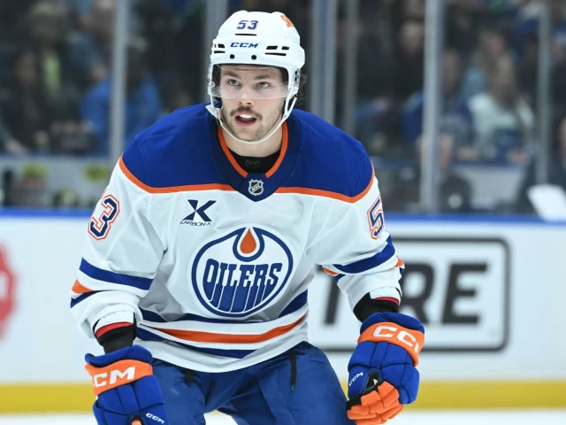 Edmonton Oilers showing off newly formed 'kid line' at practice