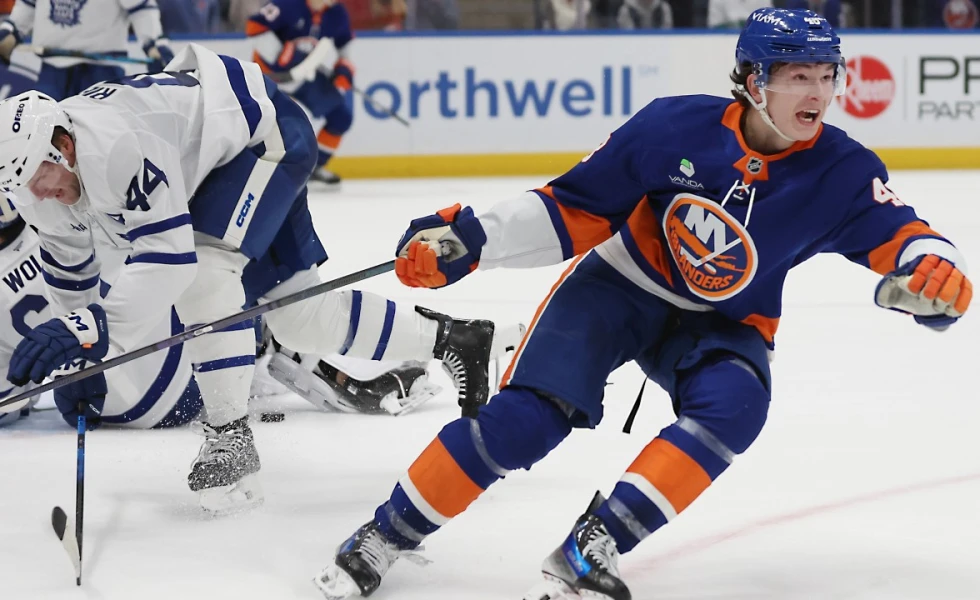 Maple Leafs fall to Islanders on Schaefer’s OT winner