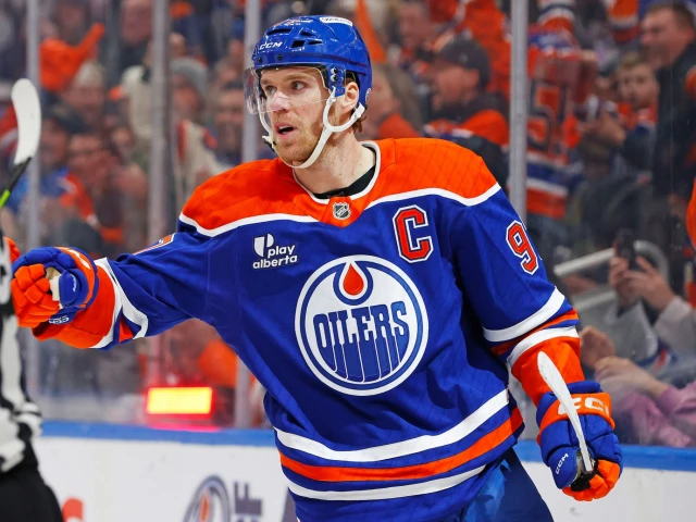 Edmonton Oilers' Curtis Lazar had hilarious reaction to McDavid hat trick
