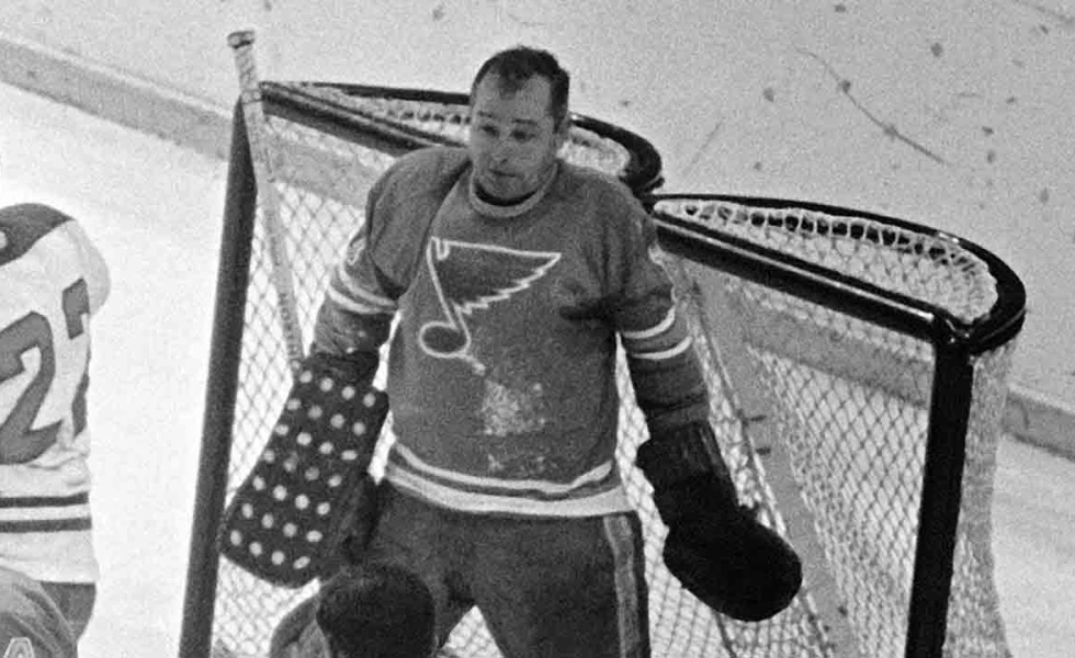 Glenn Hall, Hall of Fame goaltender, dies at 94