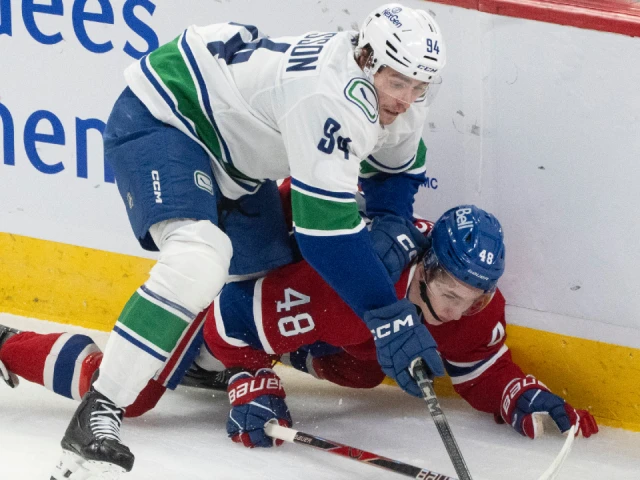 Canucks buckle in third as miserable road trip continues