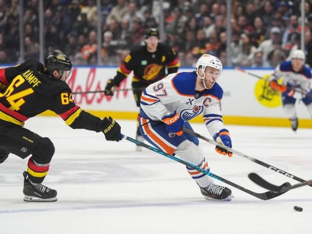 Jarry shines, Oilers thump struggling Canucks with six-goal second period