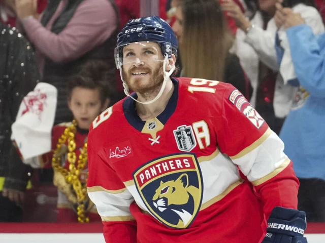 Panthers' Tkachuk making season debut vs. Sharks