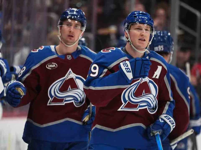 MacKinnon has three points to reach 1,100 points as Avalanche beat Capitals