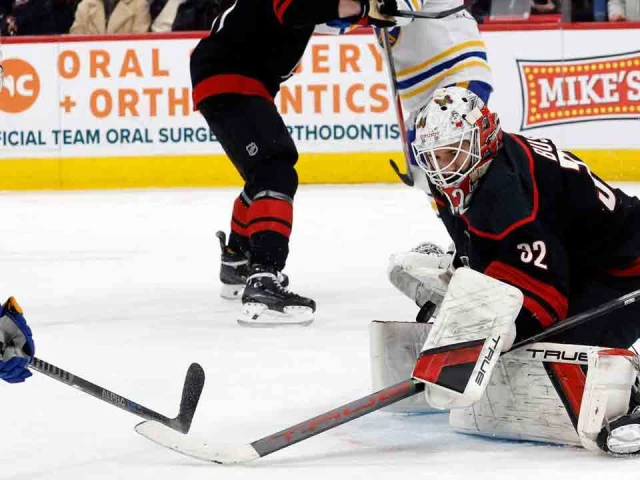 NHL Roundup: Brandon Bussi makes 17 saves as Hurricanes beat Sabres