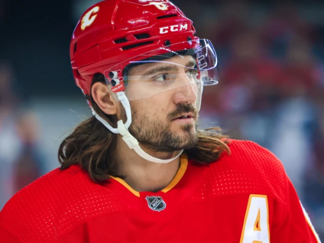 Oilers have serious interest in Flames defenceman Chris Tanev: report