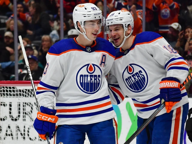 Ryan Nugent-Hopkins and Zach Hyman help dig stuck car out of the Edmonton snow