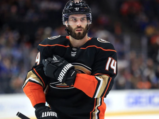 Report: Oilers acquiring Henrique, Carrick from Ducks